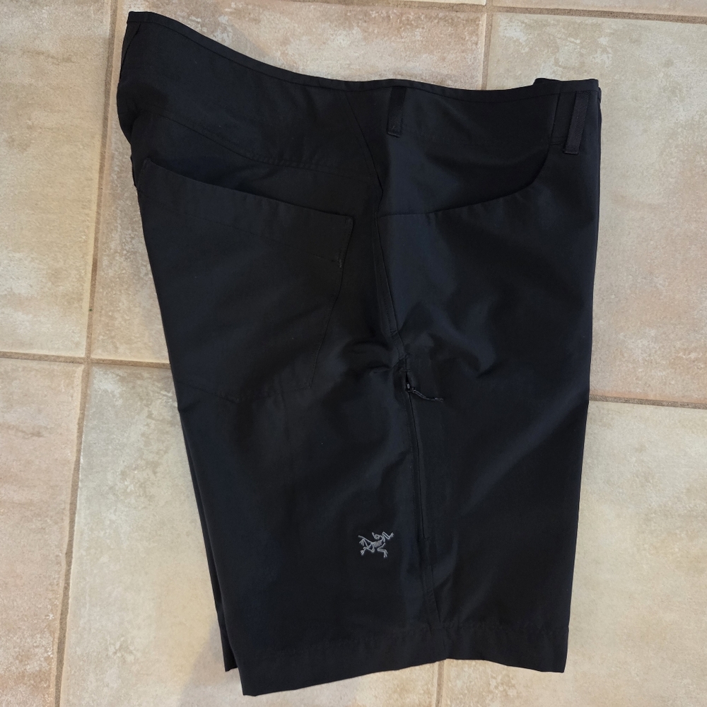 Arc'teryx Women's Black Golf Shorts. Size 14. EUC